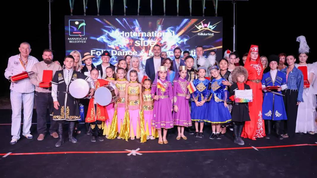 Manavgat’ta Halk Dansları Festivali Nefes Kesti! 5
